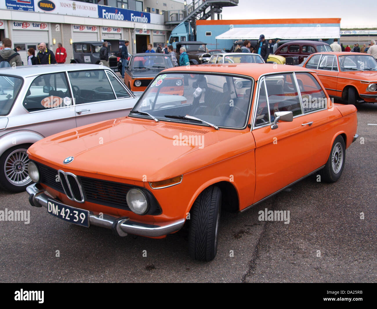 La BMW 1600-2 1970 est exposée au Nationaal Oldtimer Festival à Zandvoort, en 2010. Cette voiture classique met en valeur les performances et le design typiques de l'ère des années 1970, avec un extérieur élégant et une réputation de fiabilité et de style. Banque D'Images