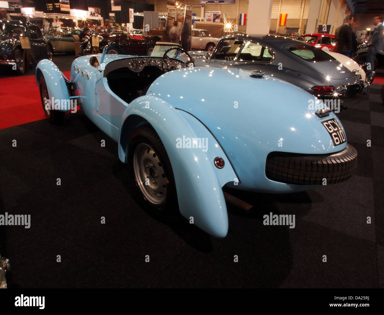 Une photo de la Healey Silverstone 1951, prise au Nationaal Oldtimer Festival à Zandvoort, pays-Bas, lors de l'événement de 2010. La voiture classique est exposée en plein air, mettant en valeur son design vintage. Banque D'Images
