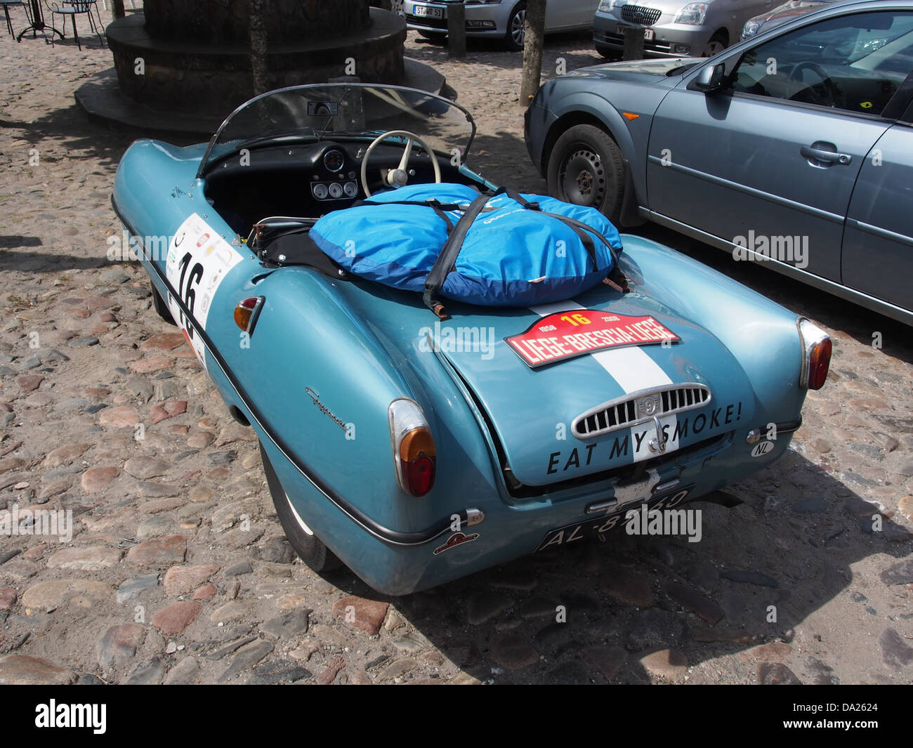 La Goggomobil Dart, présentée au Nationaal Oldtimer Festival à Zandvoort 2010, est une petite voiture de sport classique qui est devenue populaire dans les années 1950 pour son design compact et ses performances. Banque D'Images
