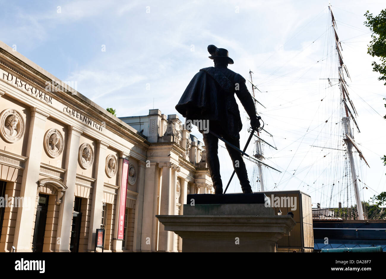 Découvrez Greenwich et Sir Walter Raleigh Statue Museum London UK Banque D'Images