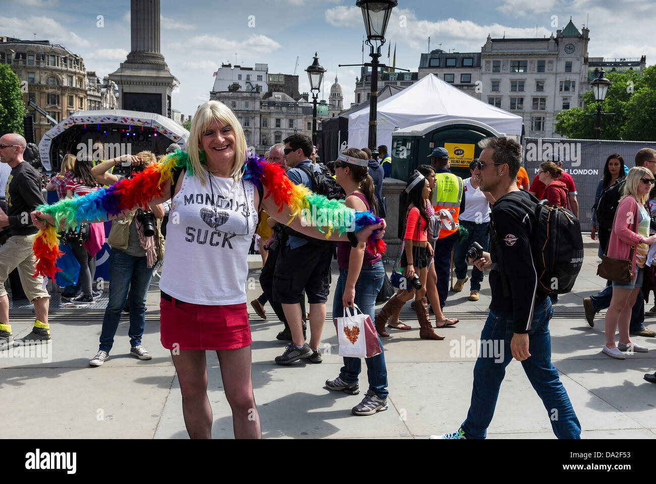 Un travesti dans les célébrations de la fierté de Londres. Banque D'Images