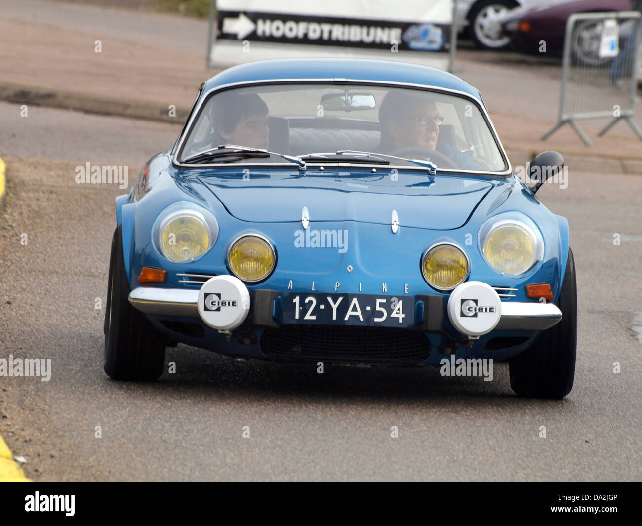 L’Alpine-Renault A110-1300VC 1975, présentée au Nationaal Oldtimer Festival de Zandvoort, est une voiture de rallye classique connue pour ses performances et son design emblématique dans les années 1970 Banque D'Images