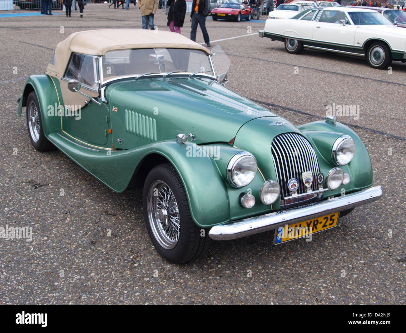 La Morgan plus 4, photographiée lors du Nationaal Oldtimer Festival 2010 à Zandvoort, aux pays-Bas, est une voiture de sport britannique classique. Connu pour son design élégant et son ingénierie, il continue d'être un véhicule vintage célèbre dans l'histoire de l'automobile. Banque D'Images