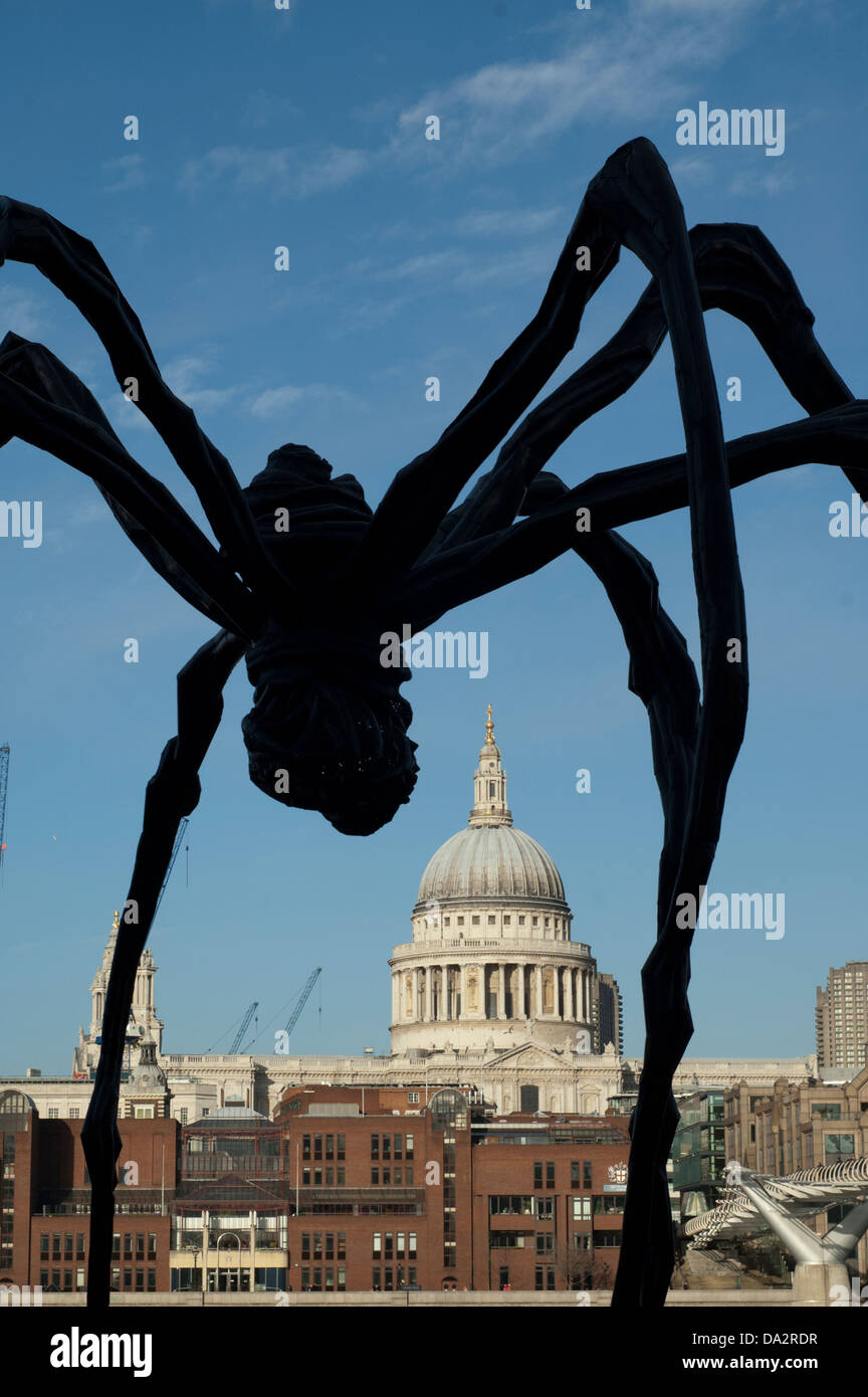 'Maman' par Louise Bourgeois, exposées à la Tate Modern de Londres en 2007 Banque D'Images