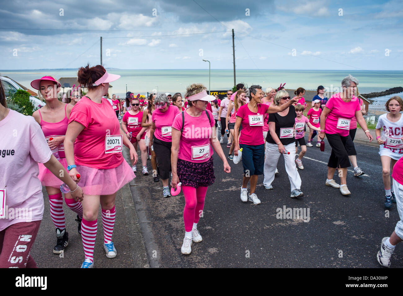 Les femmes et les filles qui prennent part à la Cancer Research UK's Race for Life à Herne Bay Banque D'Images Les femmes et les filles qui prennent part à la Cancer Research UK's Race for Life à Herne Bay Banque D'Images