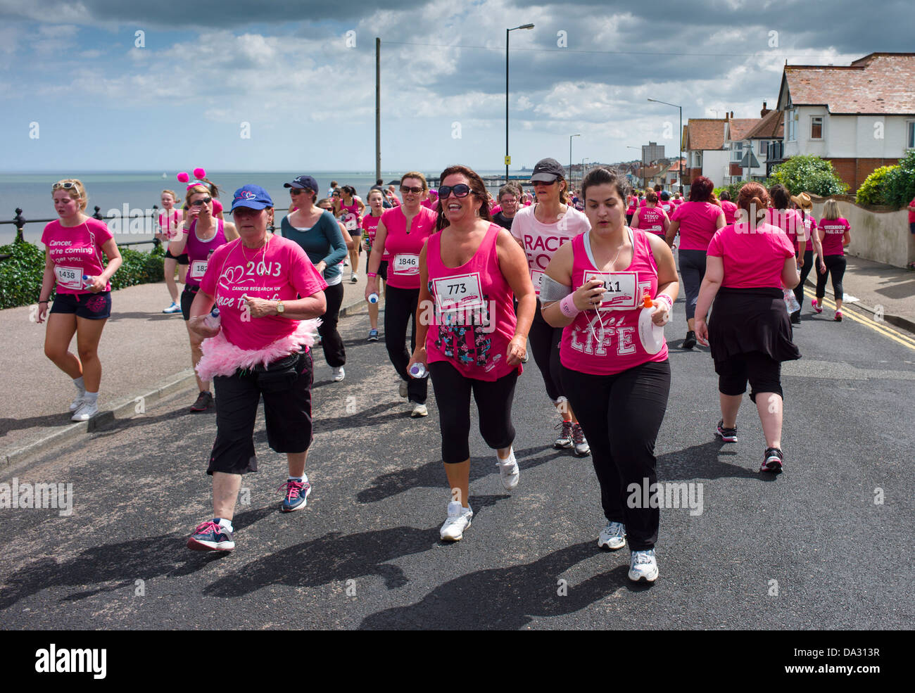 Les femmes et les filles qui prennent part à la Cancer Research UK's Race for Life à Herne Bay Banque D'Images Les femmes et les filles qui prennent part à la Cancer Research UK's Race for Life à Herne Bay Banque D'Images