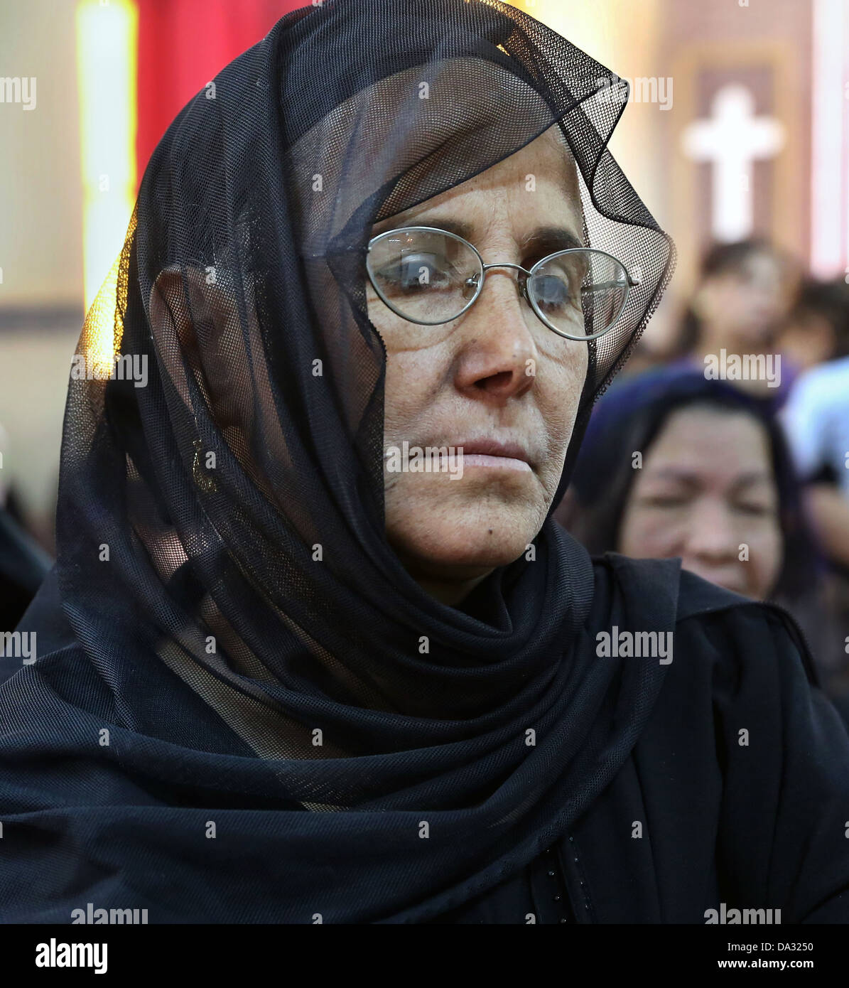 Les femmes à une église chrétienne copte catholique dans l'église service Al Ghanayem, diocèse d'Assiout, Égypte Banque D'Images