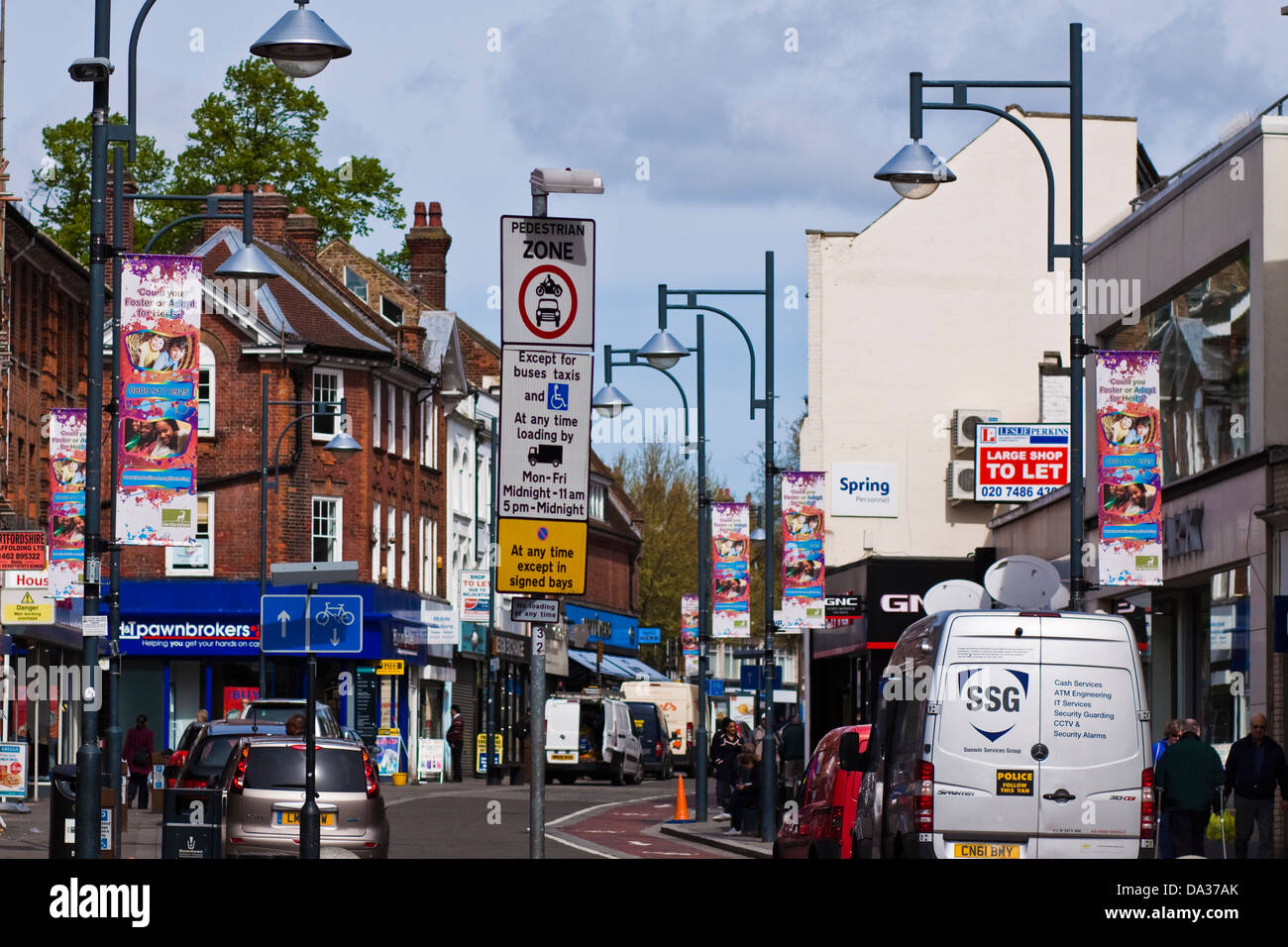 Watford high street Banque de photographies et d’images à haute ...