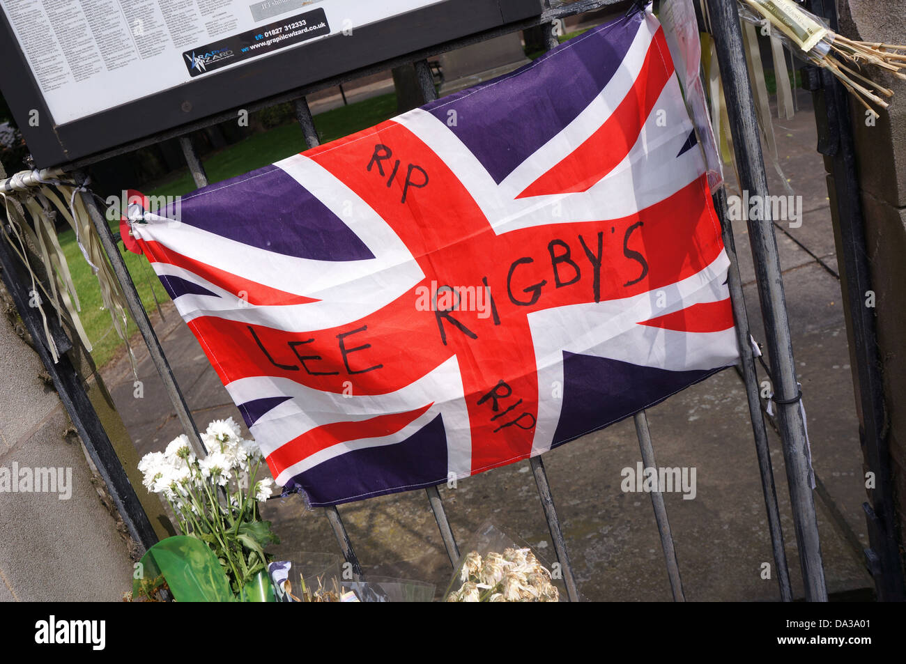 Drapeau de l'union avec le protocole RIP Lee Rigby libellé - tamworth war memorial Banque D'Images