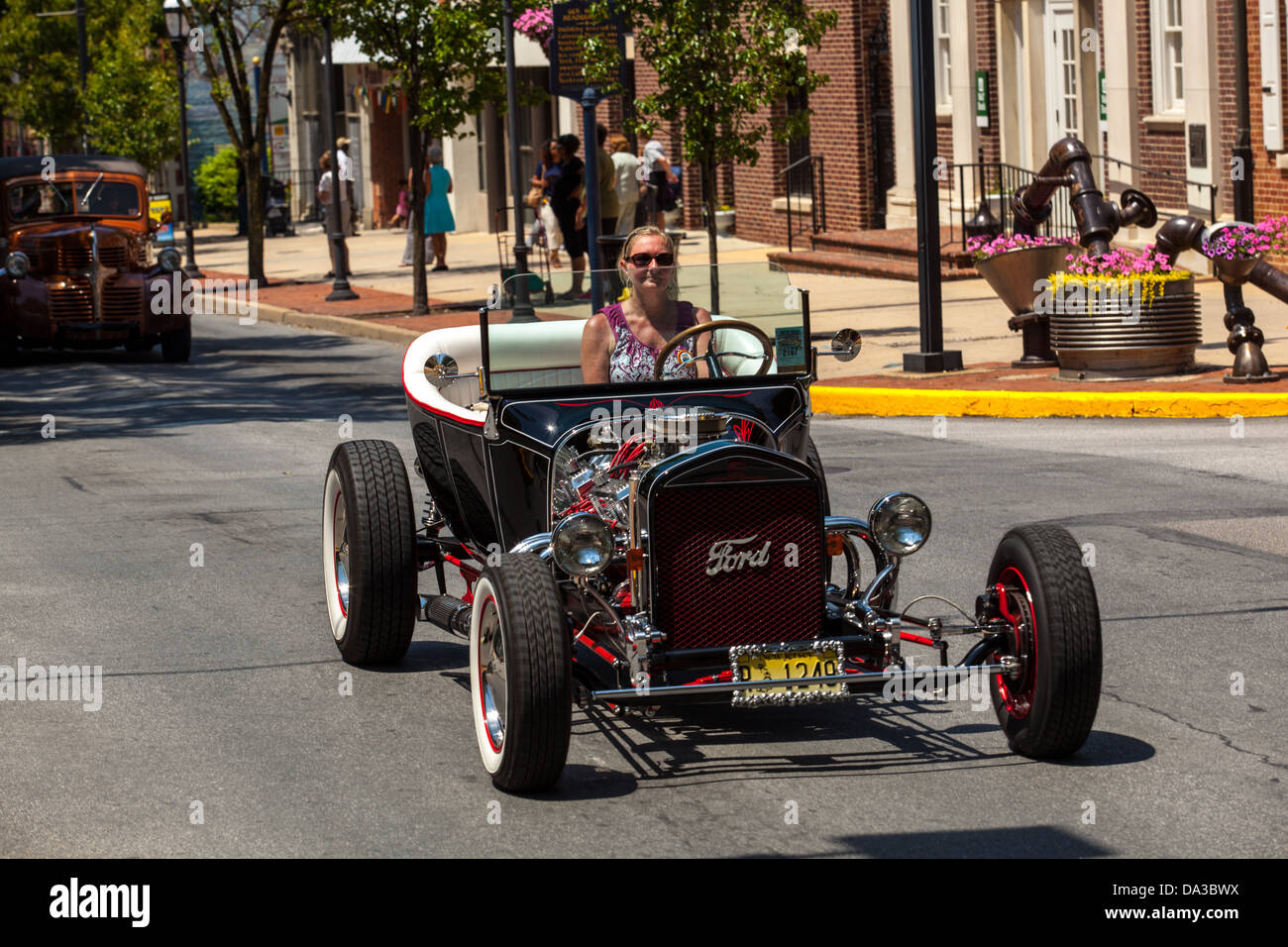 L'Assemblée street rod parade dans les rues du centre-ville de York, PA Banque D'Images