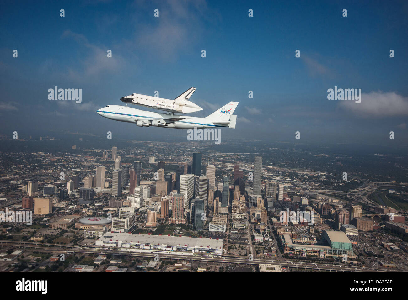 La navette spatiale Endeavour transportait par navette de la NASA porte-avions (SCA) sur Houston, Texas le 19 septembre 2012. Banque D'Images