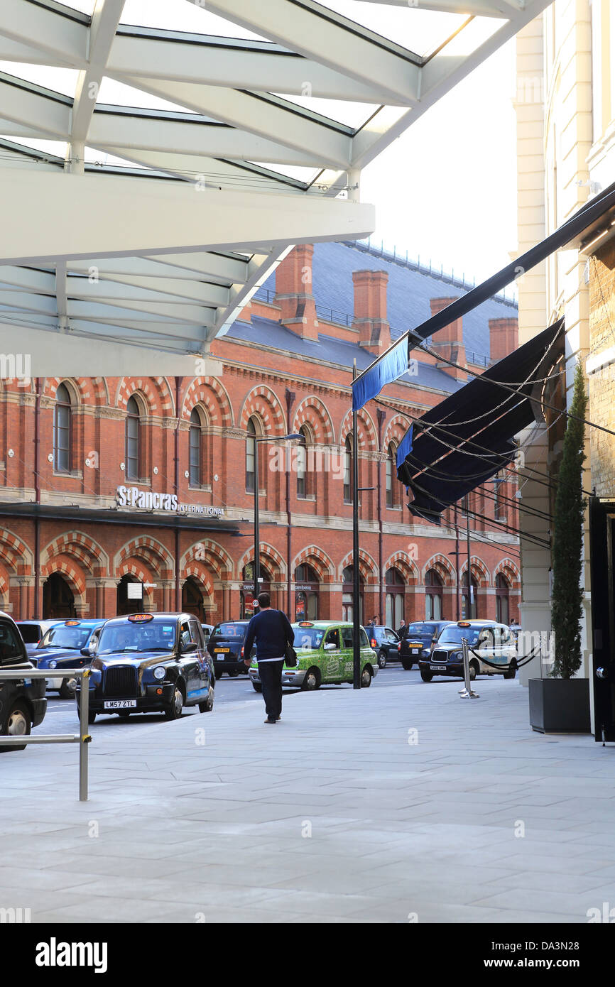 La gare St Pancras International à la face de l'hôtel Great Northern nouvellement restauré à Kings Cross, London Banque D'Images