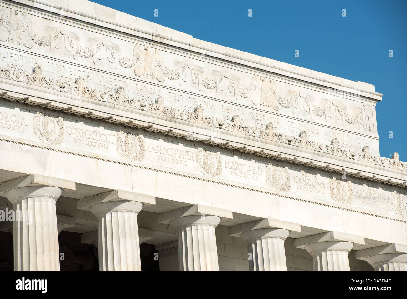 WASHINGTON DC, USA - Détail d'une partie de l'extérieur du Lincoln Memorial à Washington DC, avec les noms des États des États-Unis autour de la partie supérieure de gravé le mémorial. Banque D'Images