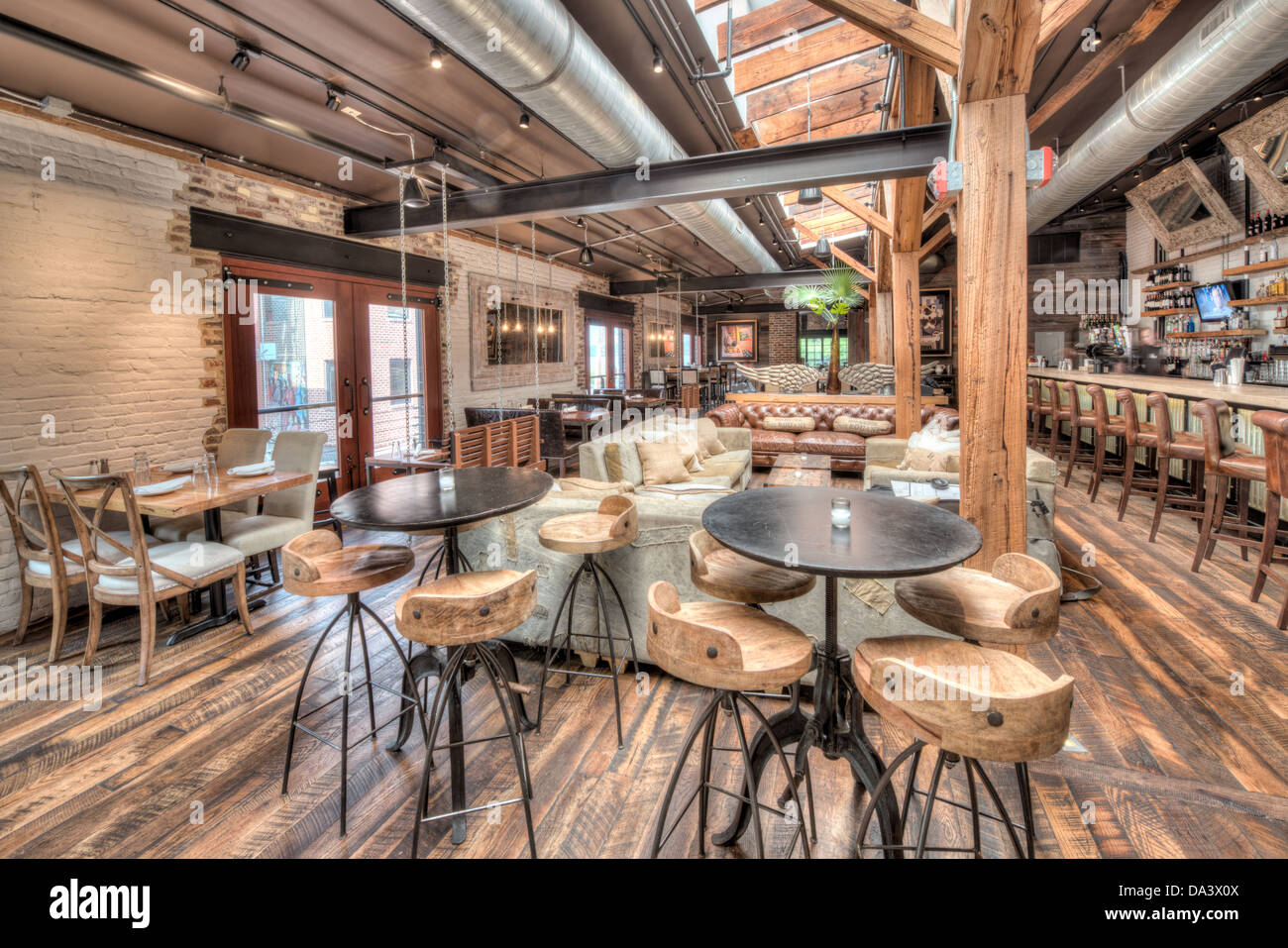 L'intérieur de la vertu et de l'Alimentation, Grain d'un restaurant et taverne dans la vieille ville d'Alexandria, en Virginie. Le restaurant est situé dans un bâtiment historique rénové qu'une fois servi d'entrepôt de grains et d'alimentation. Banque D'Images