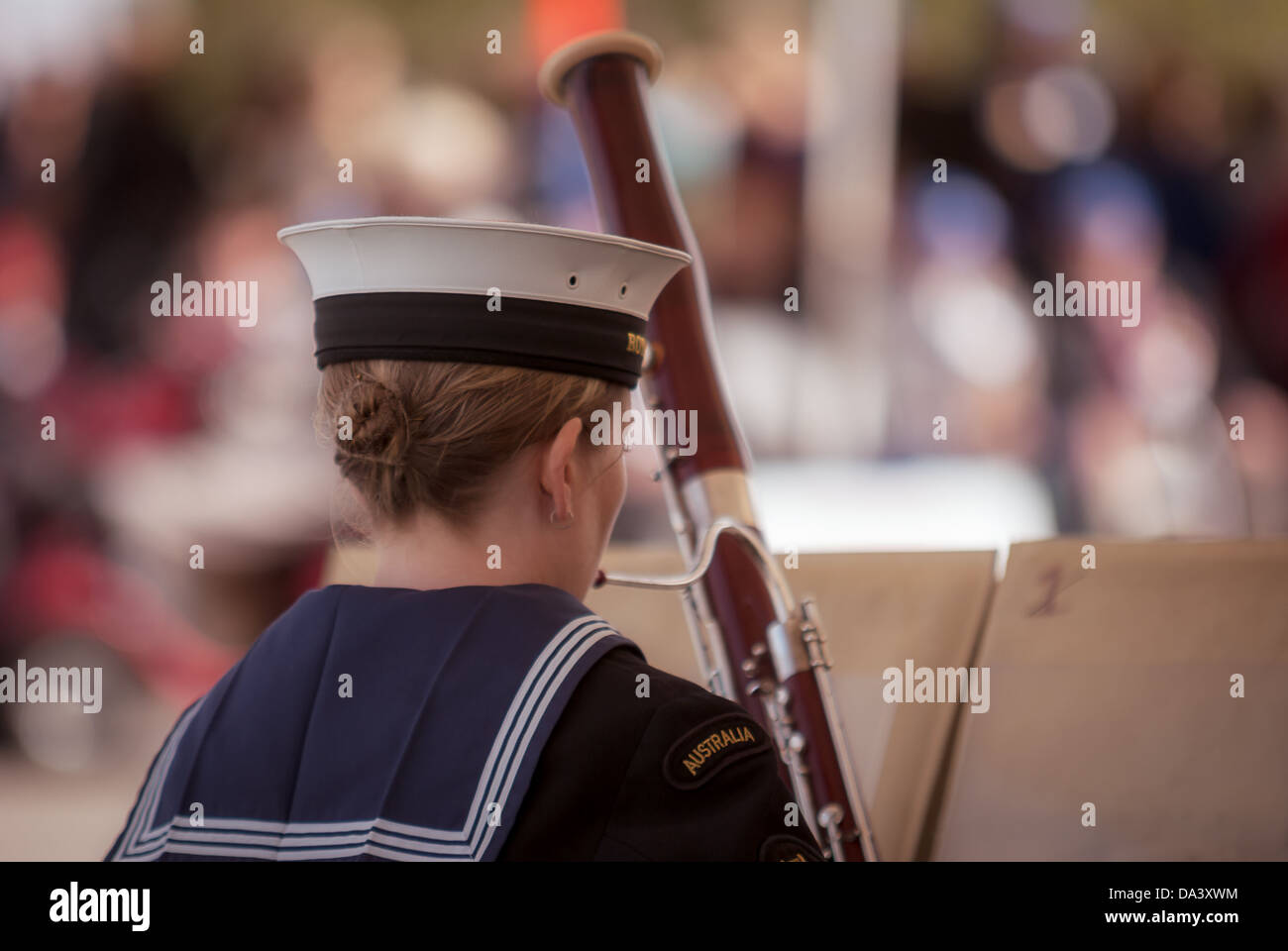 Des milliers d'assister à la Journée de l'Anzac marches dans toute l'Australie pour rendre hommage aux militaires, hommes et femmes, et diminué des héros de guerre. Banque D'Images