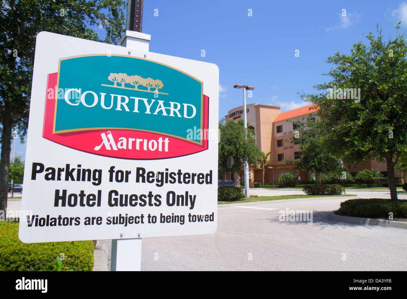 Stuart Florida, Courtyard by Marriott, hôtels d'hôtel motels inn motel, parking, panneau, logo, clients enregistrés uniquement, visite touristique Banque D'Images