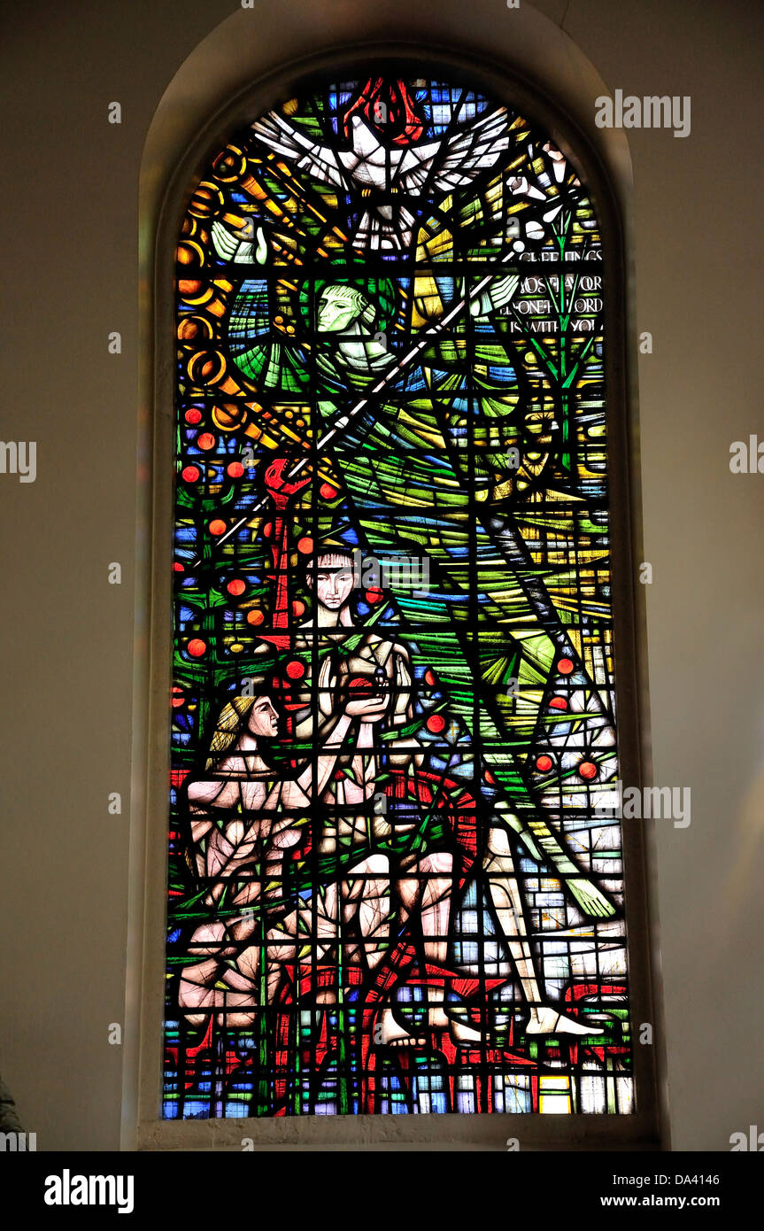 Londres, Angleterre, Royaume-Uni. L'église de St Michael Royal Paternoster, Mission to Seafarers, vitrail moderne (voir description) Banque D'Images