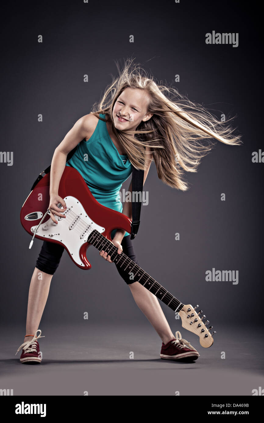 Photo de Fille Qui Joue De La Guitare, fille, printemps, jeune fille  Graphique images free download - Lovepik