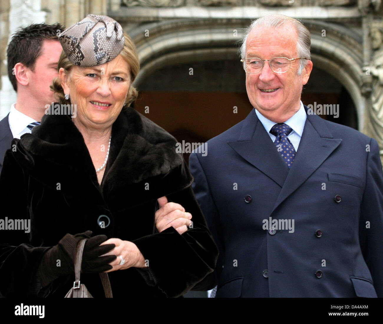 Le Roi Albert II et la reine Paola de Belgique sourire avant d'un service religieux à la Cathédrale Saint Goedele à Bruxelles, Belgique, le mercredi 15 novembre 2006. De concert avec d'autres membres de la famille royale qu'ils fréquentent un service d'église dans la célébration du 175e anniversaire de la monarchie belge. Photo : Albert Nieboer (ATTENTION : Pays-Bas !) Banque D'Images