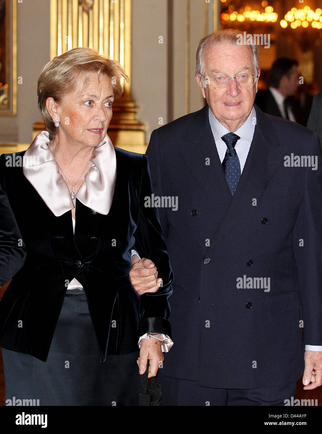 La Reine Paola et le Roi Albert II de Belgique, assister à l'occasion du concert de Noël au Palais Royal de Bruxelles, Belgique, 14 décembre 2011. Le Philharmonia Orchestra effectué dans la soirée. Photo : Patrick van Katwijk Pays-bas / OUT Banque D'Images