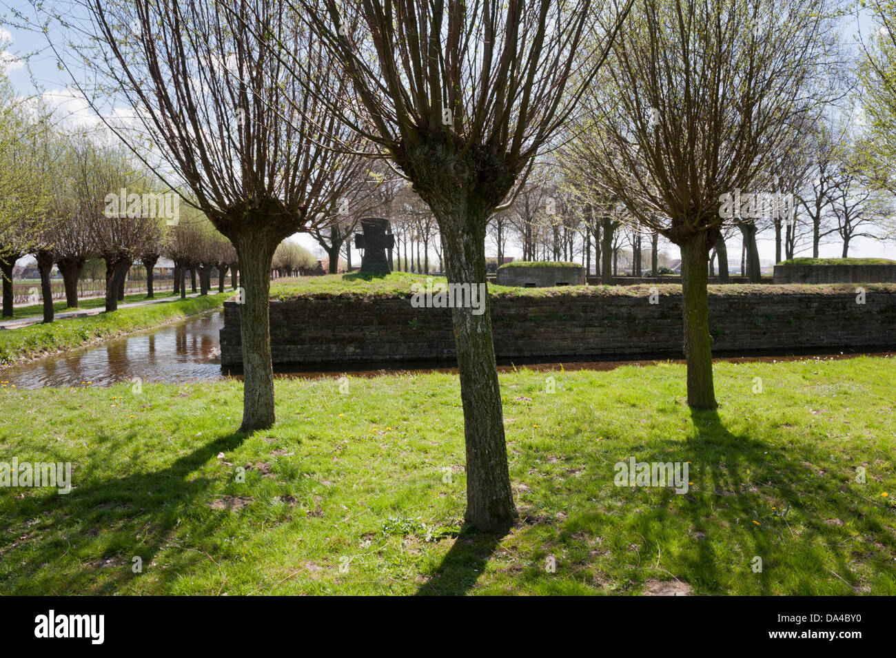 Cimetière de guerre allemand de Langemark, Flandre, Belgique. Banque D'Images