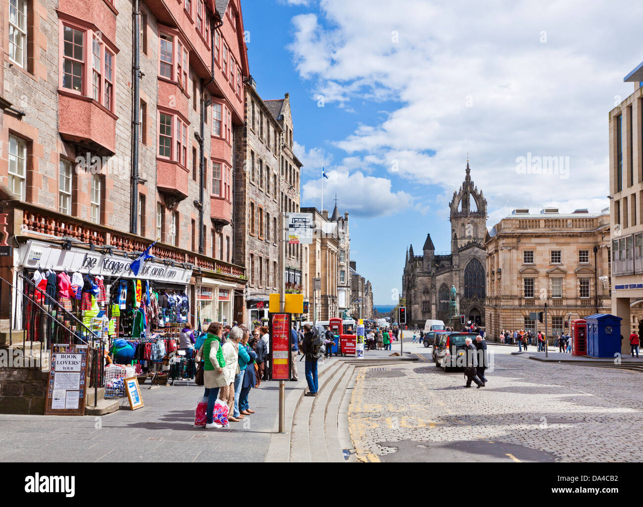 La rue principale de la vieille ville ou le Royal Mile vers la cathédrale St Giles Edimbourg Midlothian Scotland UK GB EU Europe Banque D'Images