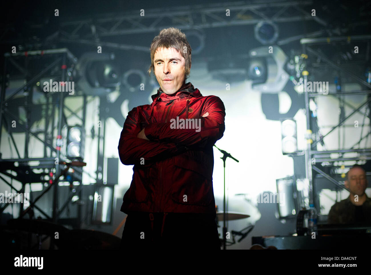 Berlin, Allemagne. 2 juillet, 2013. La chanteuse britannique Liam Gallagher du groupe britannique Beady Eye effectue avec son groupe lors de leur tournée en Allemagne à la C-Club salle de concert à Berlin, Allemagne, 2 juillet 2013. Photo : Jan-Philipp Strobel/dpa/Alamy Live News Banque D'Images