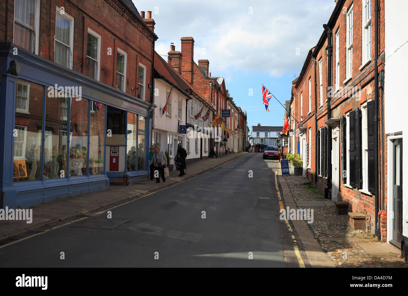 La grande rue à Little Walsingham, Norfolk, Angleterre. Banque D'Images