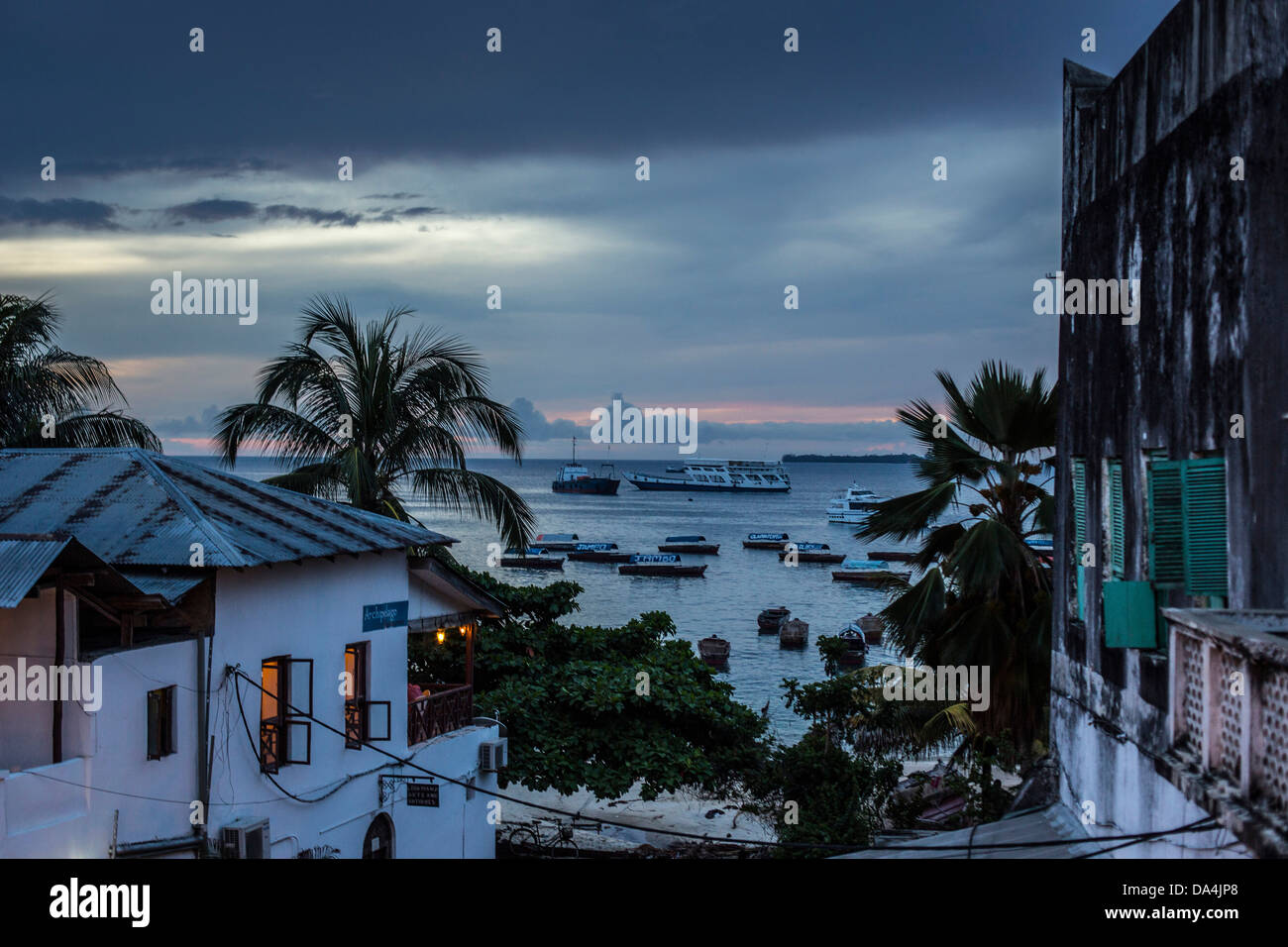 Tropic Stone Town à Zanzibar par nuit Banque D'Images