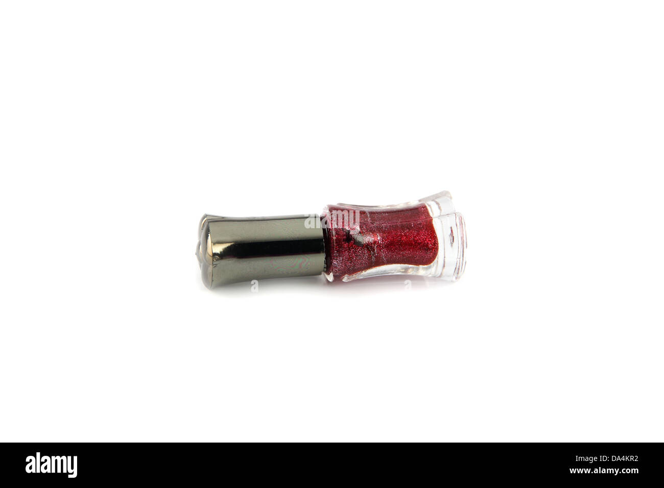 Le flacon de parfum rouge sur fond blanc. Banque D'Images