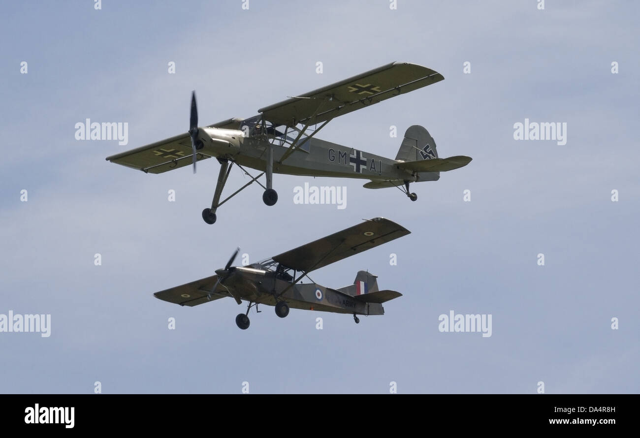 Fieseler storch et Auster AOP 11 en formation au cours d'une démonstration de vol Banque D'Images