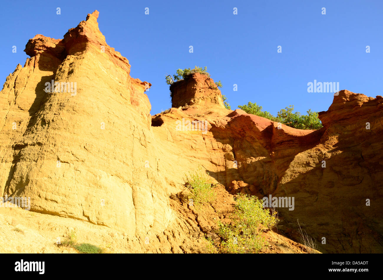 Situé dans le sud de la France, à proximité du magnifique canyon des Gorges du Verdon, le Colorado Provençal est un must lors d'un itinéraire Luberon Banque D'Images