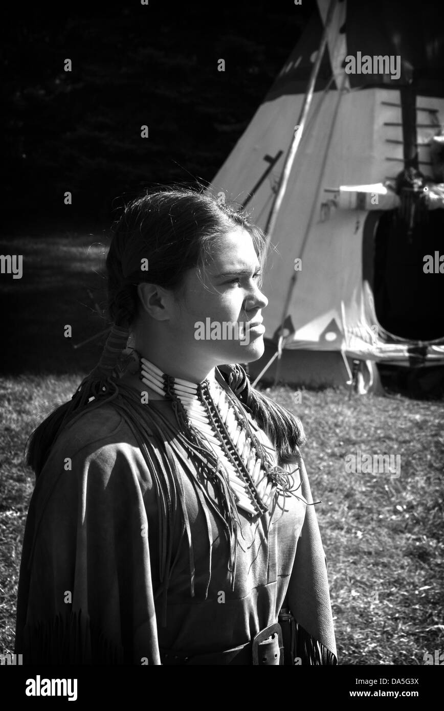 Native American Indian woman et HDR en tipi Banque D'Images