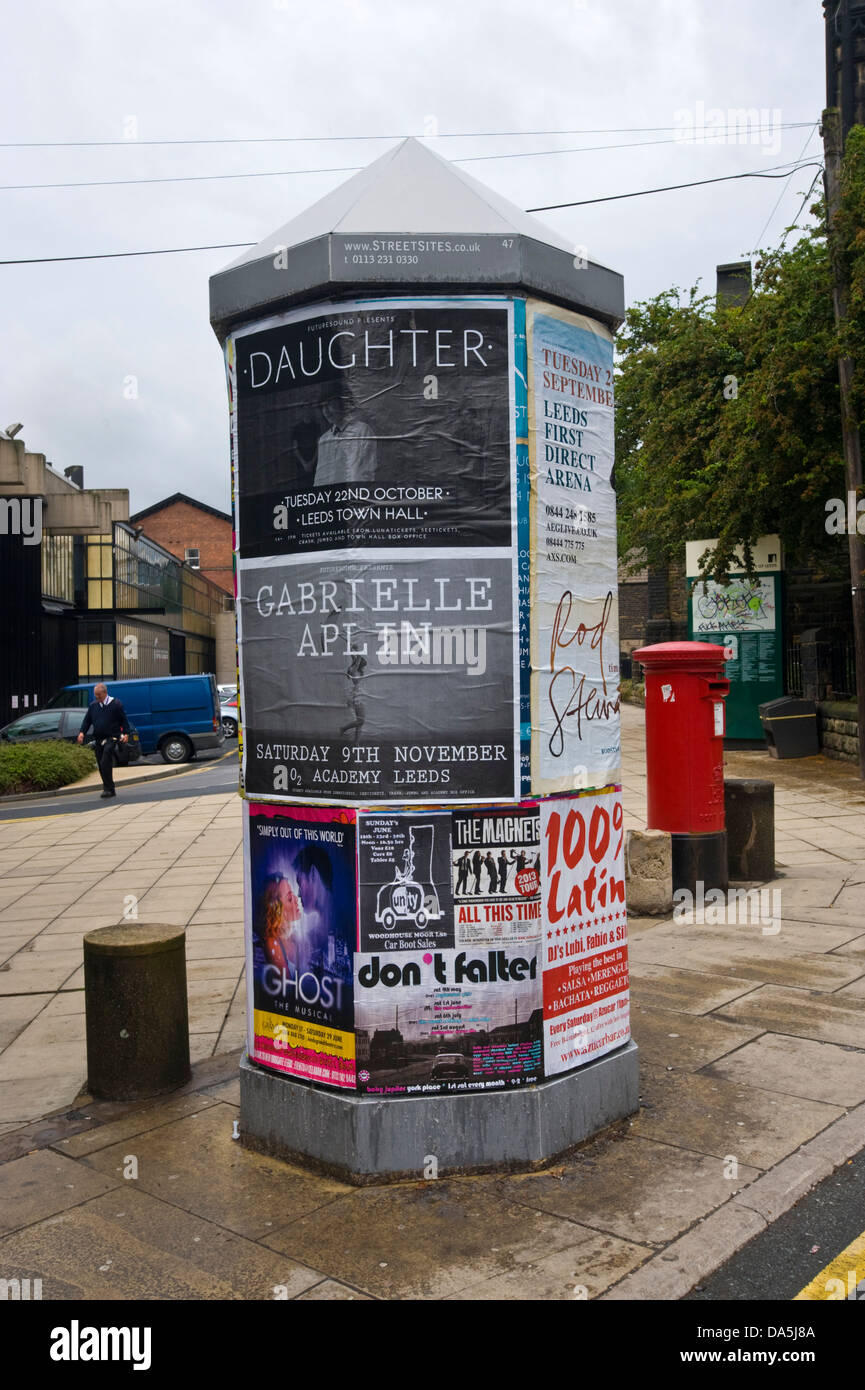 Affiche publicitaire en bordure de rue par tambour Sites dans Leeds West Yorkshire Angleterre UK Banque D'Images