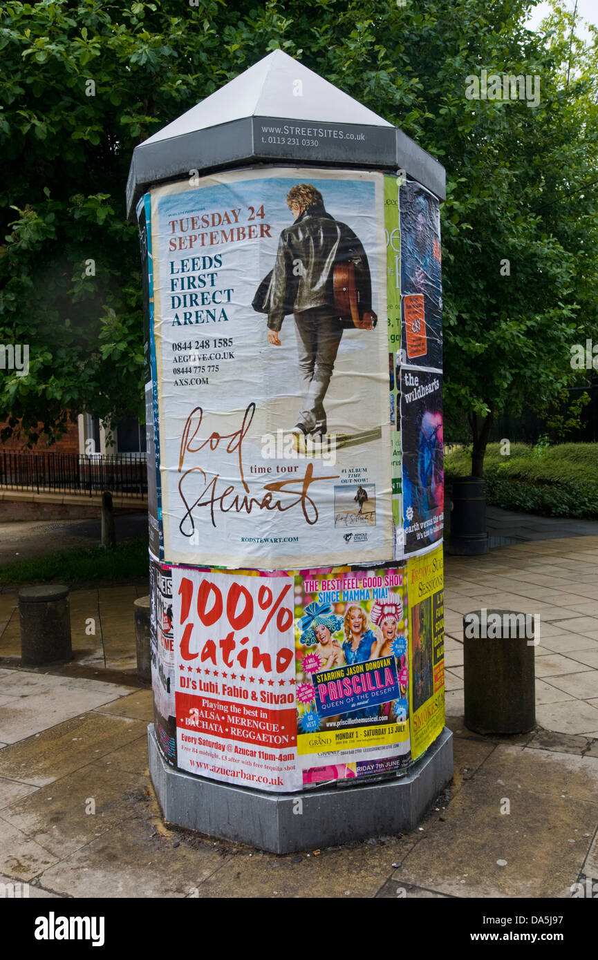 Affiche publicitaire en bordure de rue par tambour Sites dans Leeds West Yorkshire Angleterre UK Banque D'Images