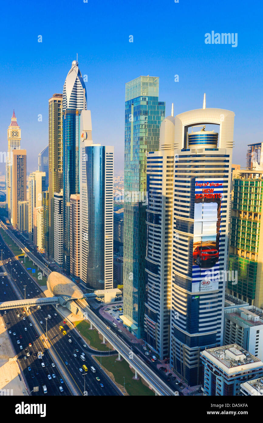 Émirats Arabes Unis, ÉMIRATS ARABES UNIS, Dubai, Ville, Avenue, Sheikh Zayed, à Dubaï, l'architecture, design, Centre, centre-ville, l'autoroute, futuris Banque D'Images