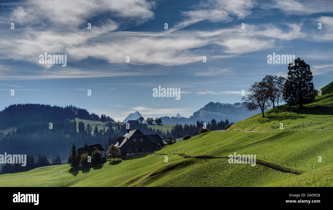 Ferme, ferme, Blappachweidli, bleu, Emmental, Föhn, foehn, nuages, house, maison, chalet, ciel, cour, cour, canton de Berne, Berne, Banque D'Images