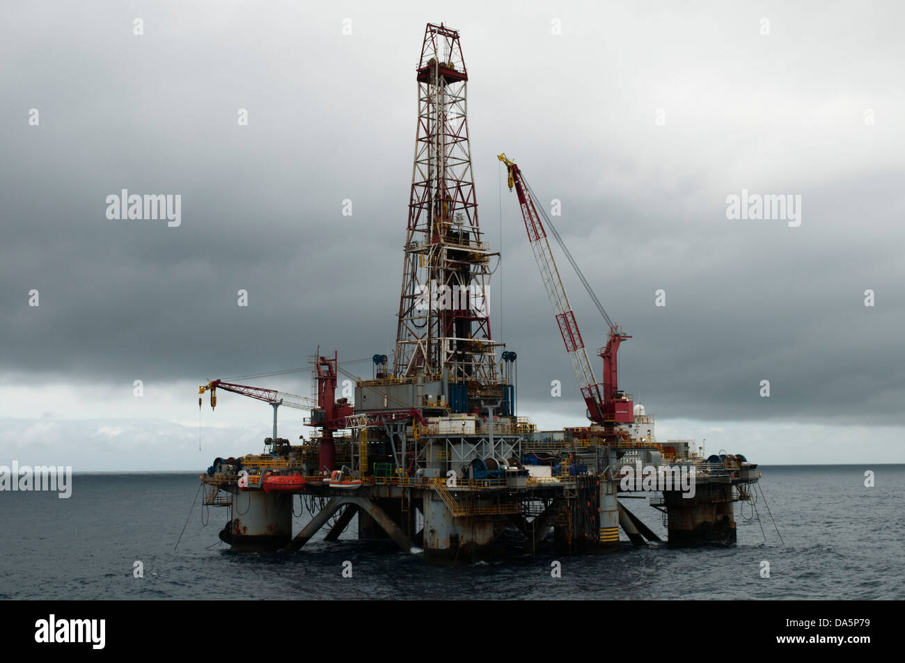 SS64 dilling rig pour travail offshore Petrobras, l'état de Rio de Janeiro, Brésil du bassin de Campos Banque D'Images
