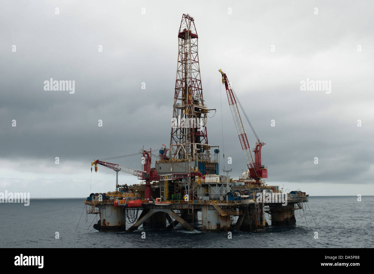 SS64 dilling rig pour travail offshore Petrobras, l'état de Rio de Janeiro, Brésil du bassin de Campos Banque D'Images