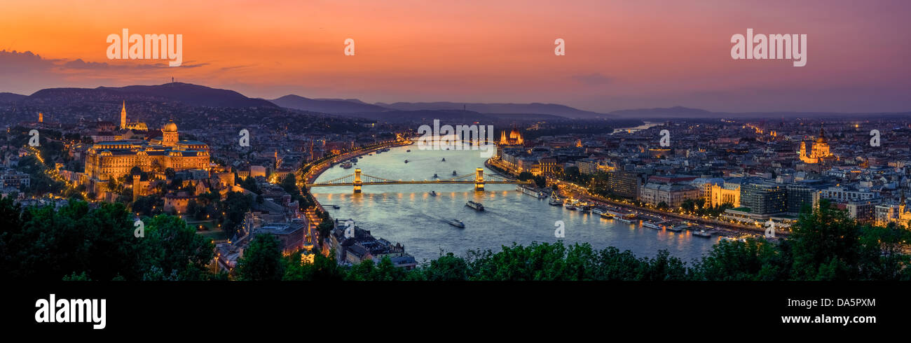 Vue panoramique sur le coucher du soleil à Budapest Banque D'Images