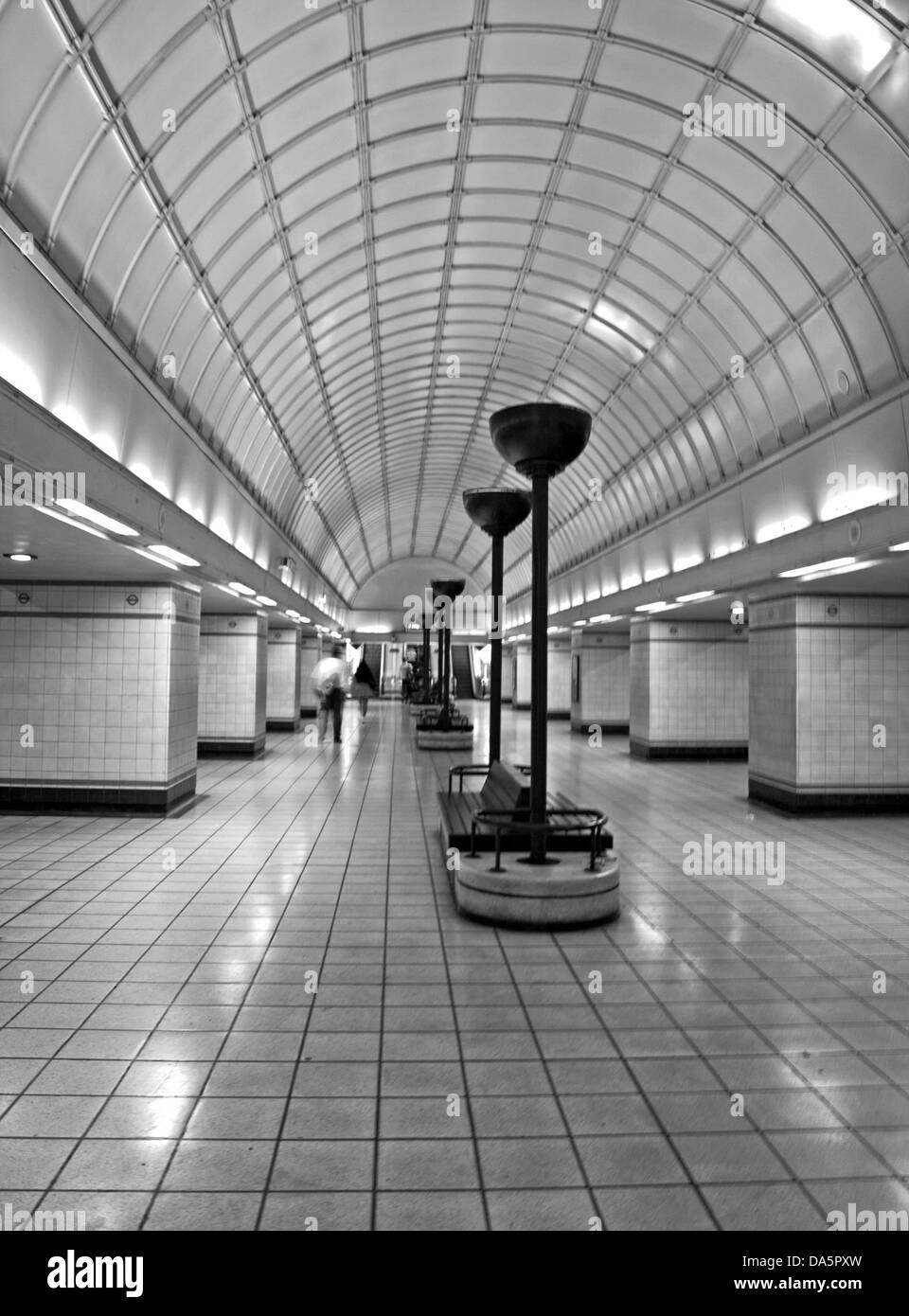 Intérieur de la station de métro Gants Hill, London Borough de Redbridge, Londres, Angleterre, Royaume-Uni Banque D'Images