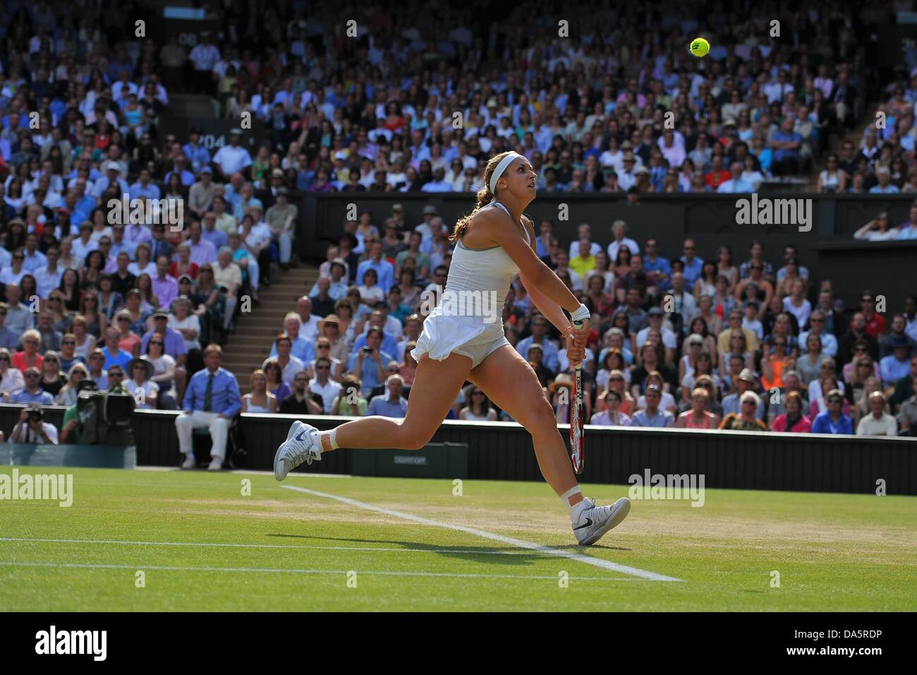 Wimbledon, Londres, Royaume-Uni. Le 04 juillet, 2013. Wimbledon 2013 Jour 10, chers demi-finales. Sabine Lisicki (Ger) contre Agnieszka Radwanska (POL) Sabine Lisicki ger : Action Crédit Plus Sport Images/Alamy Live News Banque D'Images Wimbledon, Londres, Royaume-Uni. Le 04 juillet, 2013. Wimbledon 2013 Jour 10, chers demi-finales. Sabine Lisicki (Ger) contre Agnieszka Radwanska (POL) Sabine Lisicki ger : Action Crédit Plus Sport Images/Alamy Live News Banque D'Images