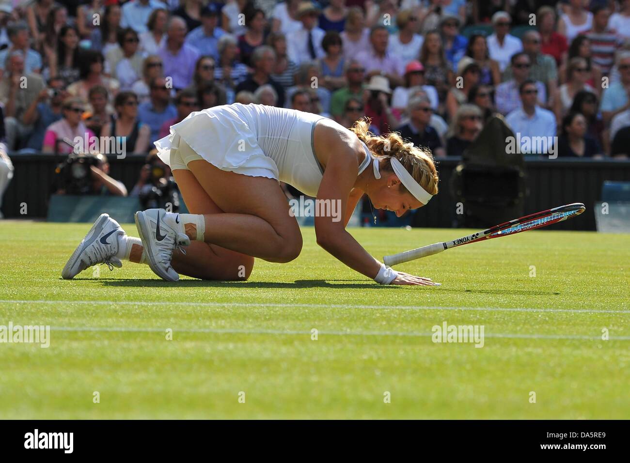 Wimbledon, Londres, Royaume-Uni. Le 04 juillet, 2013. Wimbledon 2013 Jour 10, chers demi-finales. Sabine Lisicki (Ger) contre Agnieszka Radwanska (POL). Sabine Lisicki ger : Action Crédit Plus Sport Images/Alamy Live News Banque D'Images Wimbledon, Londres, Royaume-Uni. Le 04 juillet, 2013. Wimbledon 2013 Jour 10, chers demi-finales. Sabine Lisicki (Ger) contre Agnieszka Radwanska (POL). Sabine Lisicki ger : Action Crédit Plus Sport Images/Alamy Live News Banque D'Images