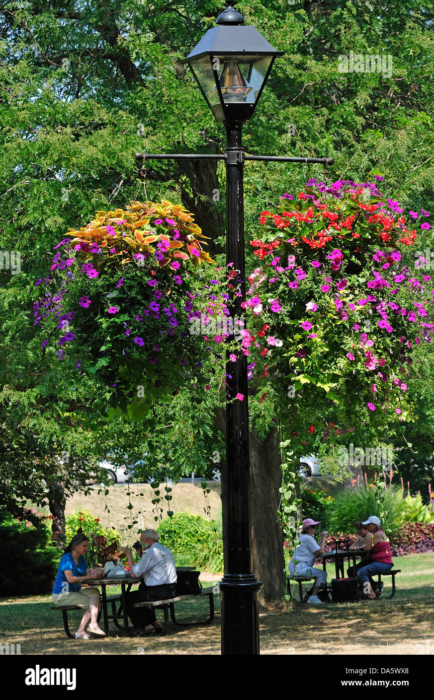 Queen Street, Niagara on the Lake, Ontario, Canada, fleurs, décoration, lanzern, Banque D'Images