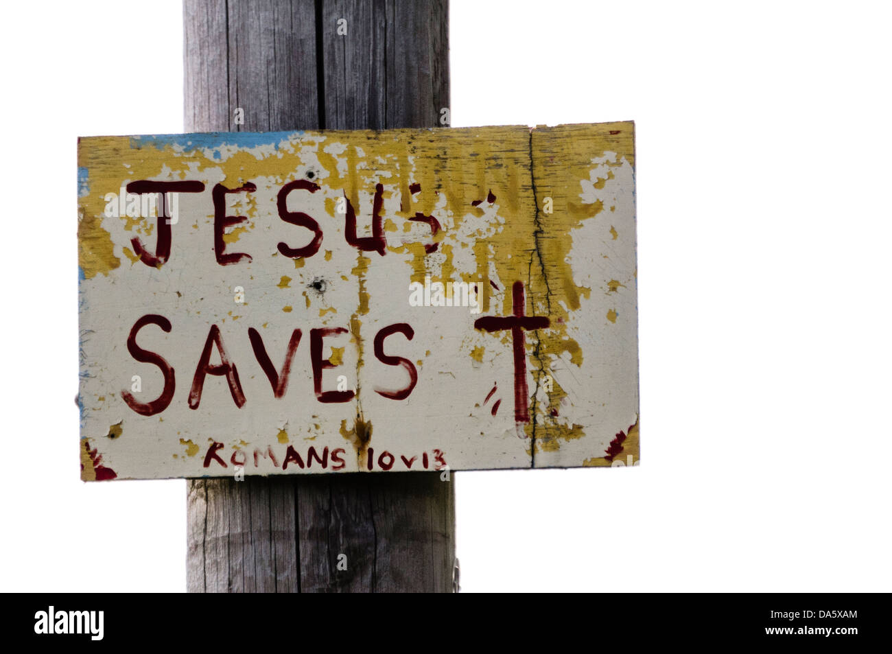 Signe sur un lampost avec message écrit à la main "Jésus sauve", typique de beaucoup de signes trouvés dans les régions rurales du nord de l'Irlande Banque D'Images