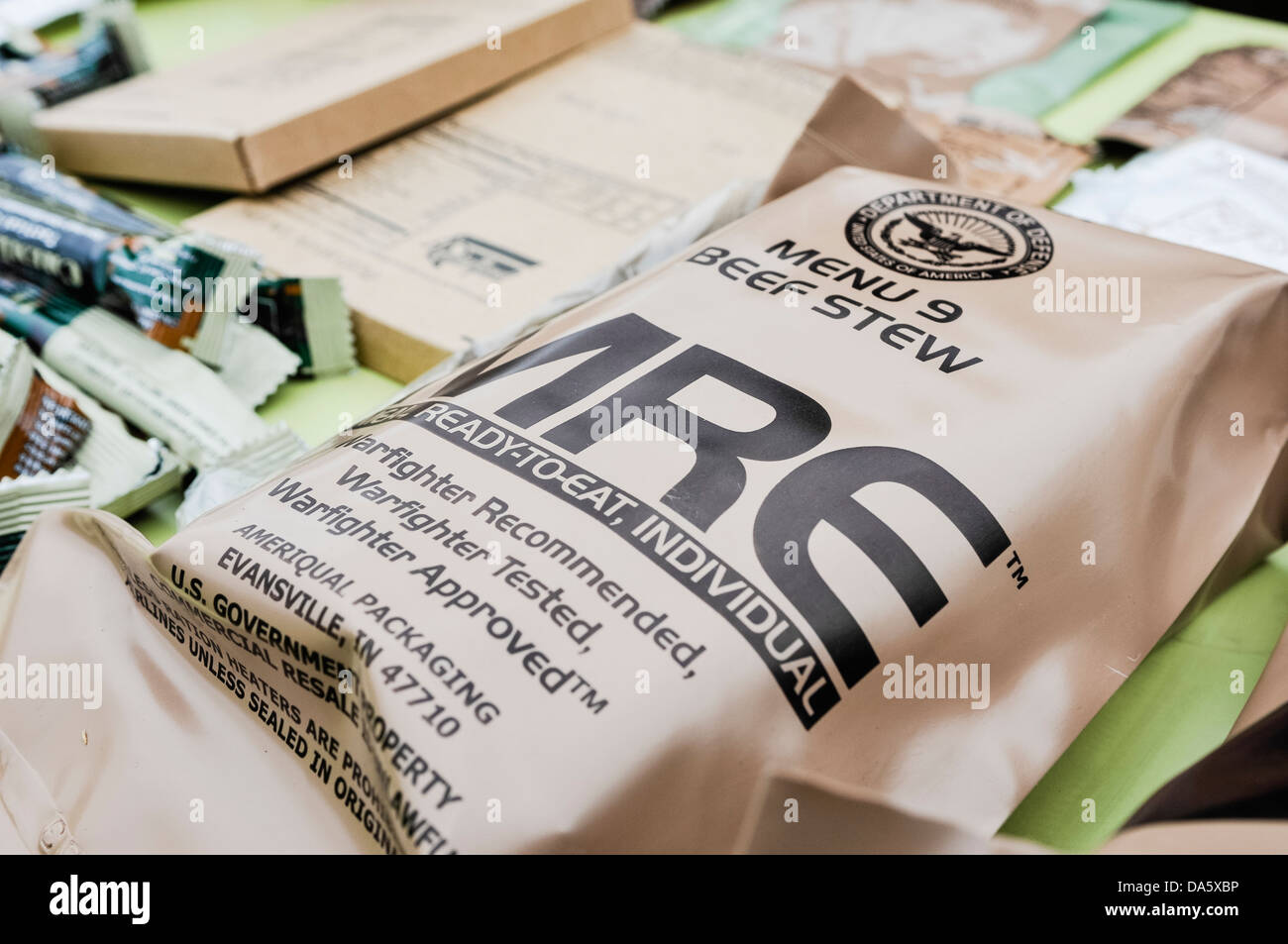 US Army soldat américain les rations MRE (repas, prêt à manger) - ragoût de boeuf Banque D'Images