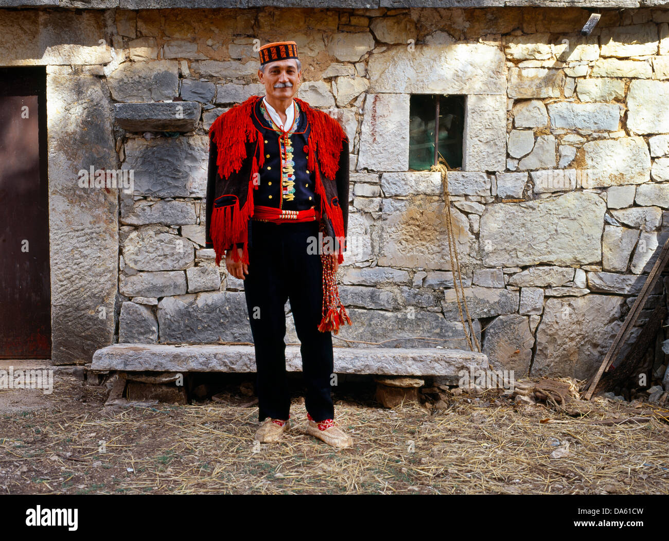 La Dalmatie Pakovo Selo robe traditionnelle de village Banque D'Images