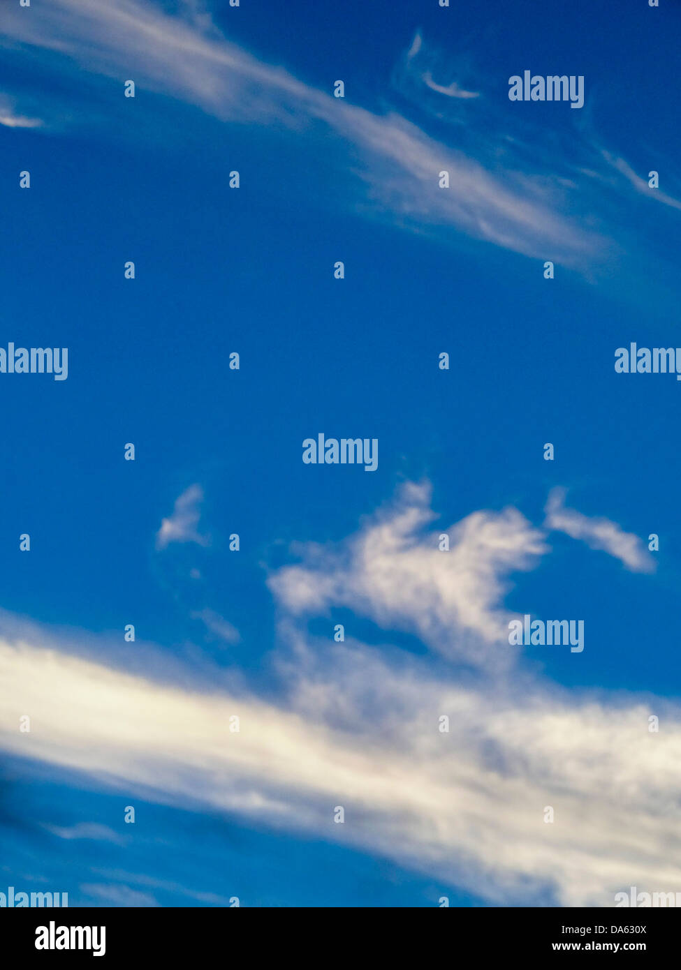 Blanc, bleu, nuages, dessins, fluffy, sky Banque D'Images