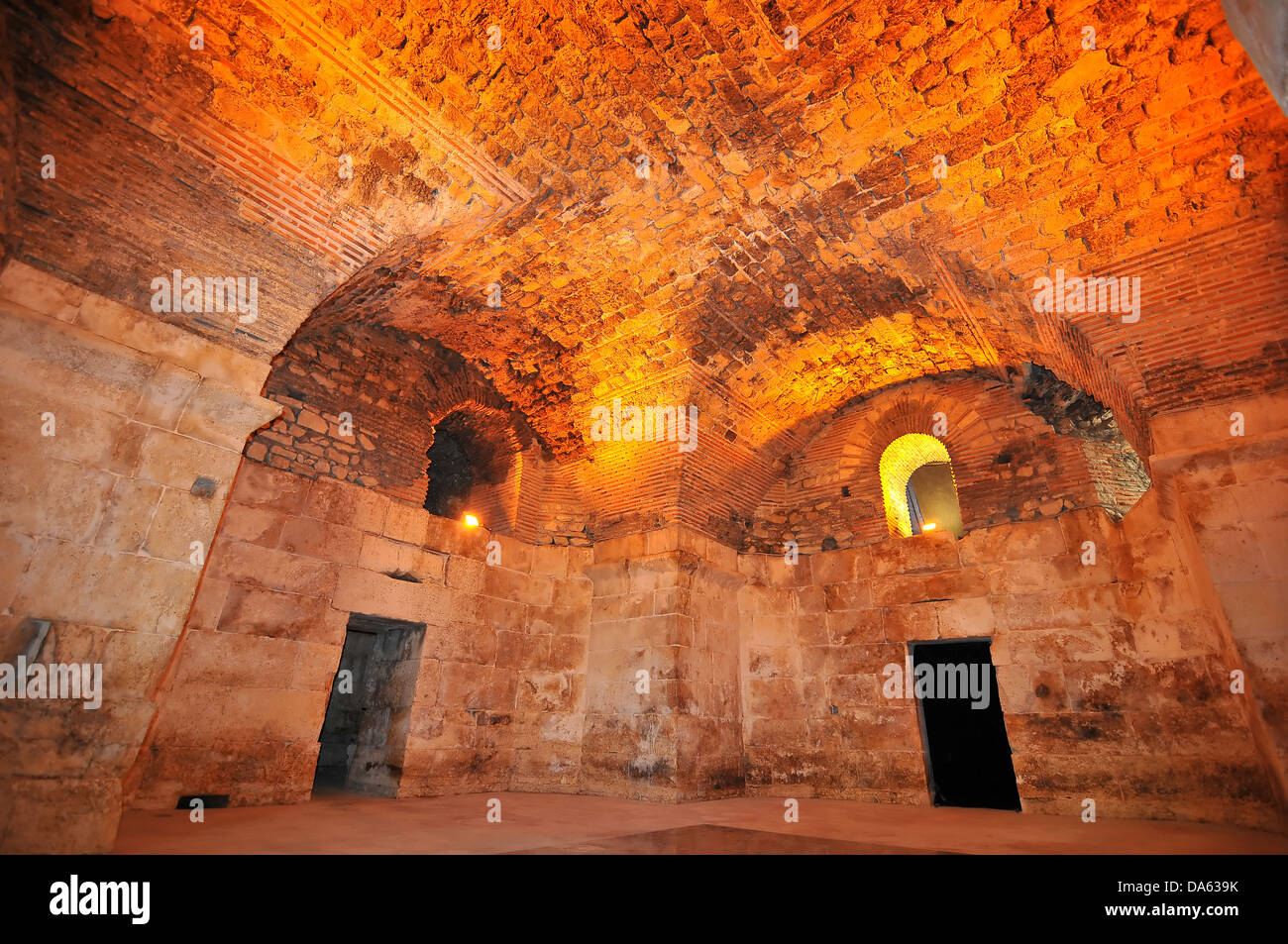 L'étage inférieur du grand empereur romain Dioclétien à Split, Croatie, classé par l'UNESCO, montrant l'immense salle voûtée Banque D'Images