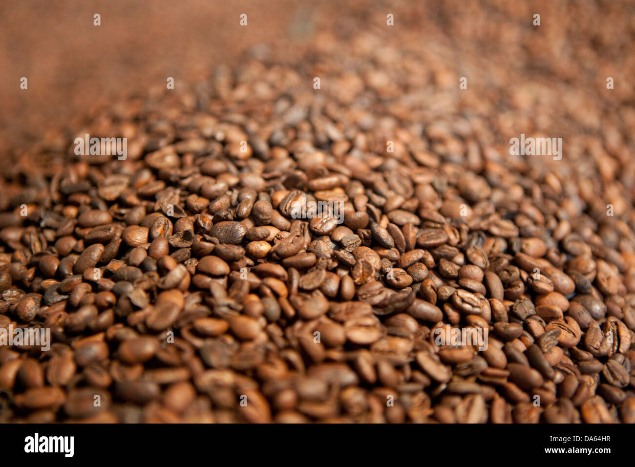 du cafe de la production de harar ethiopie l unesco patrimoine culturel mondial l afrique ville ville cafe meuler photo stock alamy